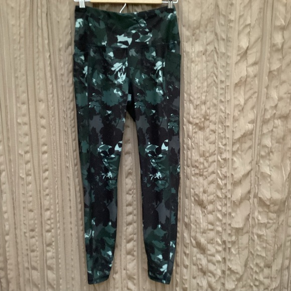 RBX workout/ yoga Leggings, floral print, capri length, size Medium - Picture 8 of 8